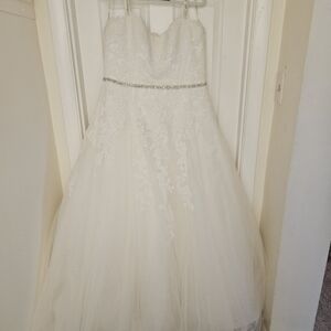 Maggie Sottero White Lace Wedding Dress